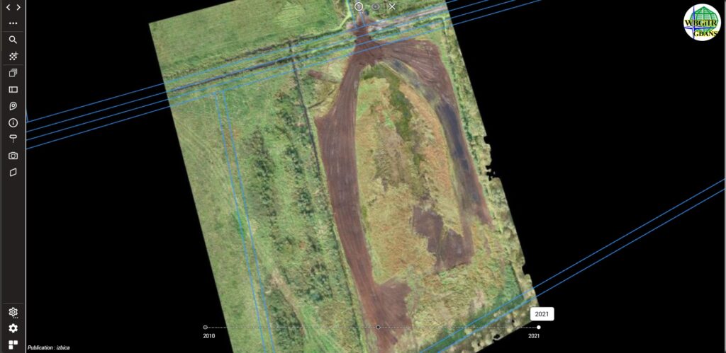 Zdjęcie wykarczowanego terenu, gdzie pozyskano kopalinę. Widok z lotu ptaka.