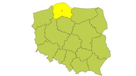Mapa Polski z podziałem na województwa w kolorze zielonym. Województwo pomorskie w kolorze żółtym z zaznaczonym punktem w centrum.