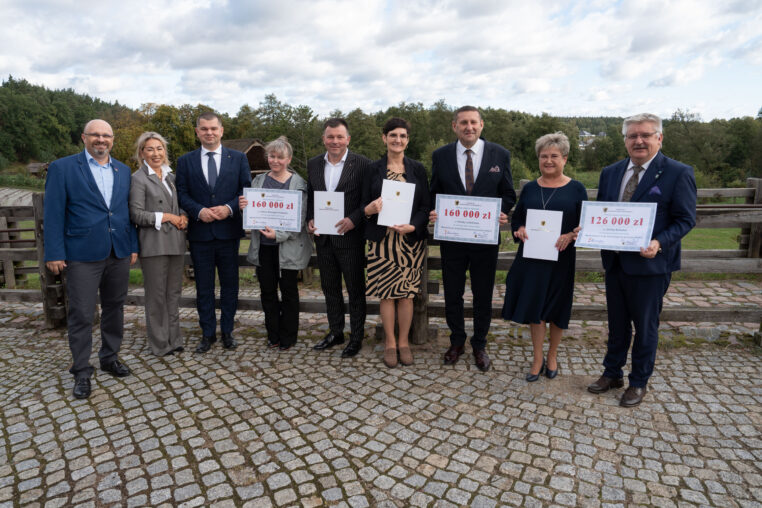 Wręczenie dotacji na modernizację dróg dojazdowych do pól uprawnych